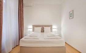 Klauzal Garden City Apartments- Studio K32